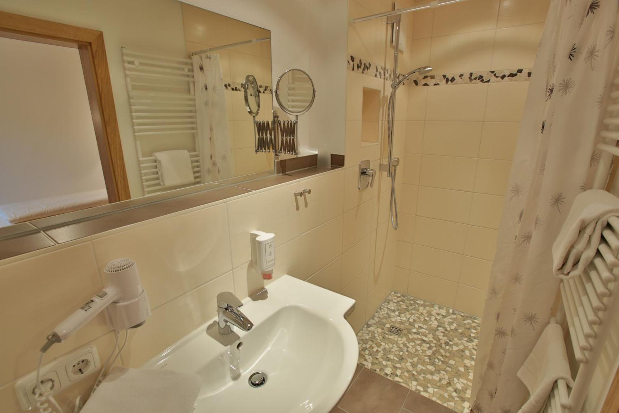 Pension Schweizerhaus Garni Weyarn Room photo