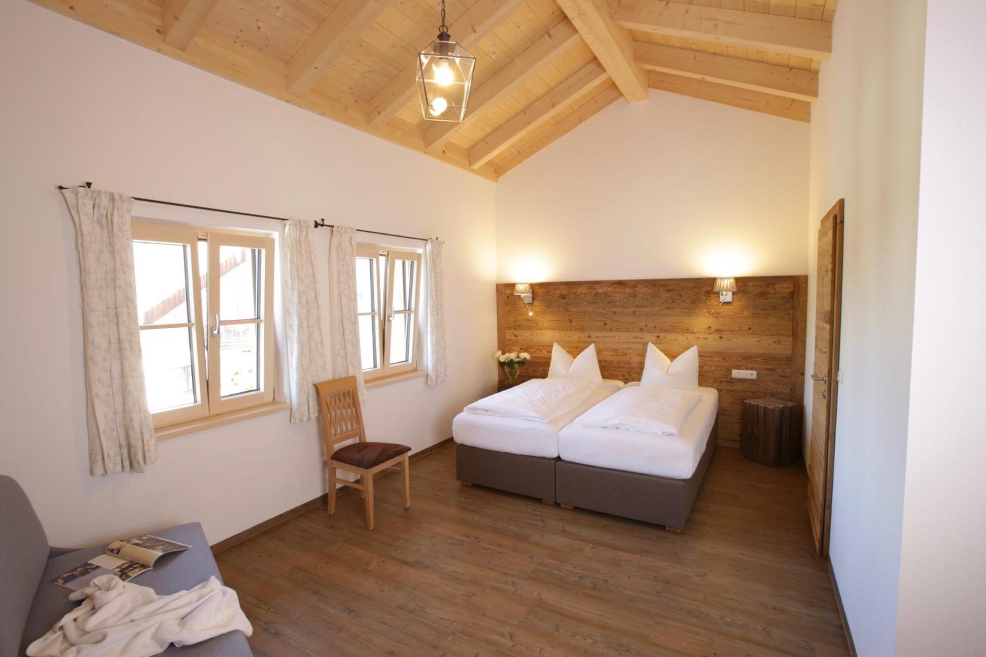 Pension Schweizerhaus Garni Weyarn Exterior photo