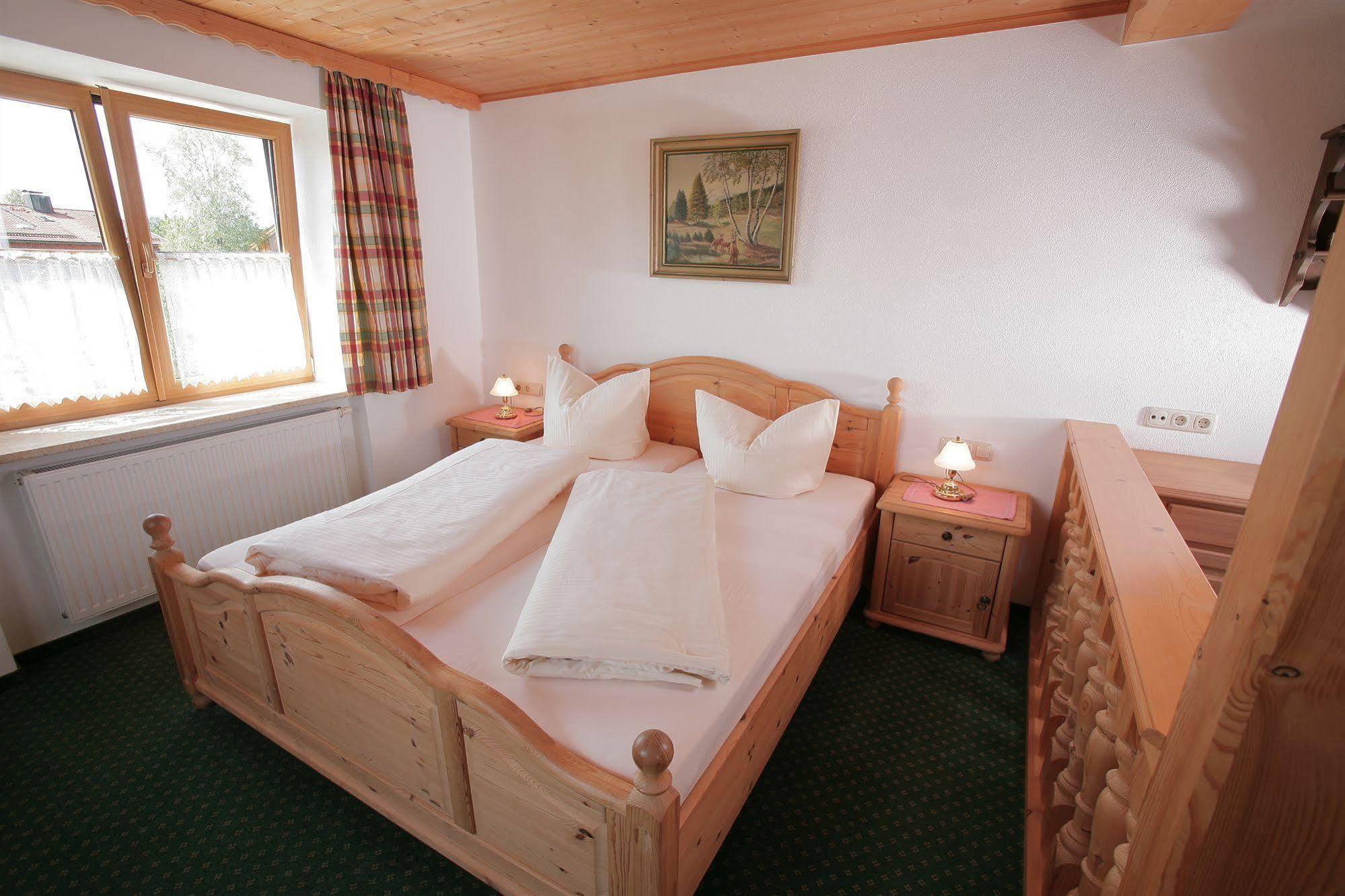 Pension Schweizerhaus Garni Weyarn Exterior photo