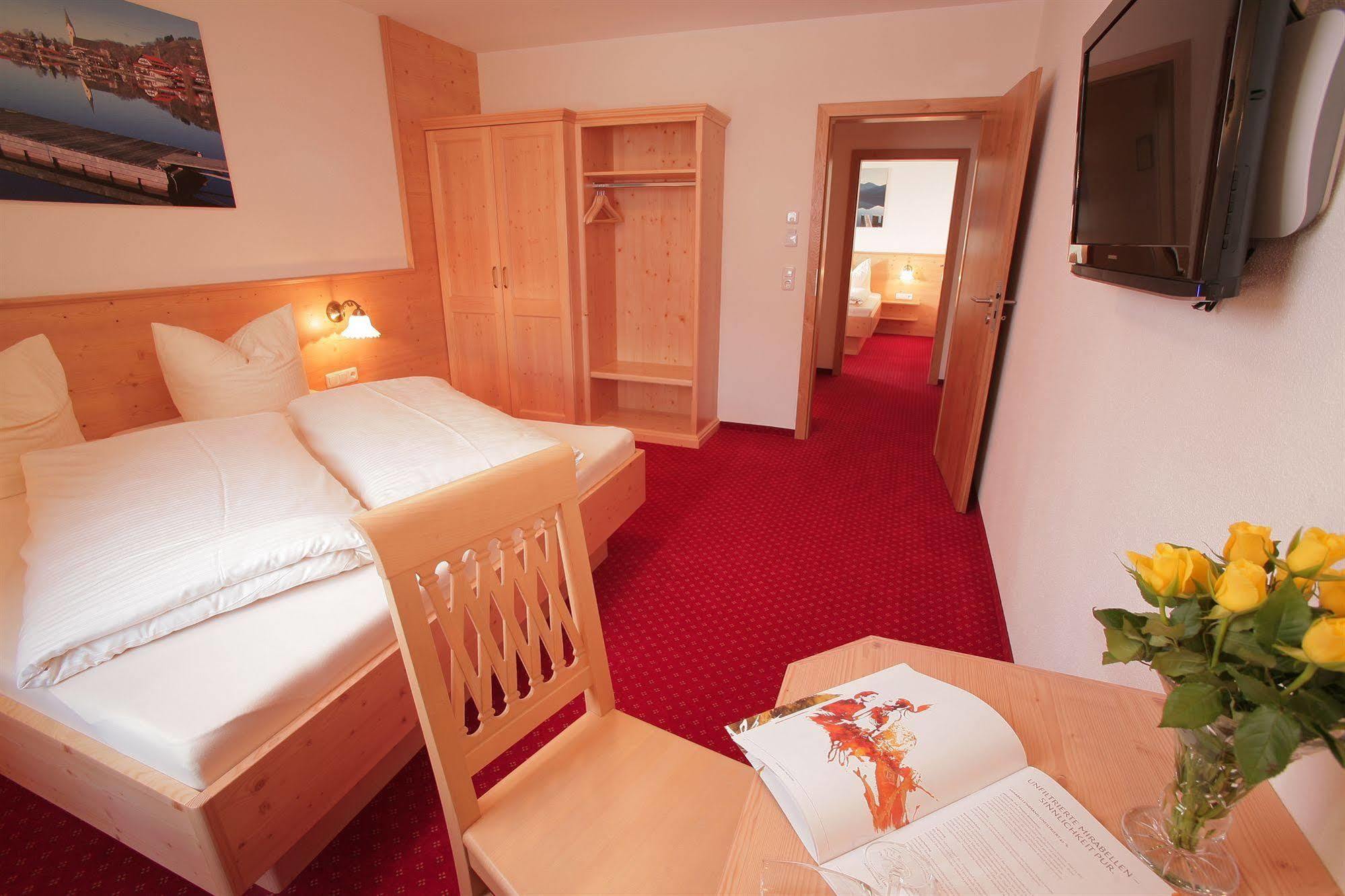 Pension Schweizerhaus Garni Weyarn Exterior photo