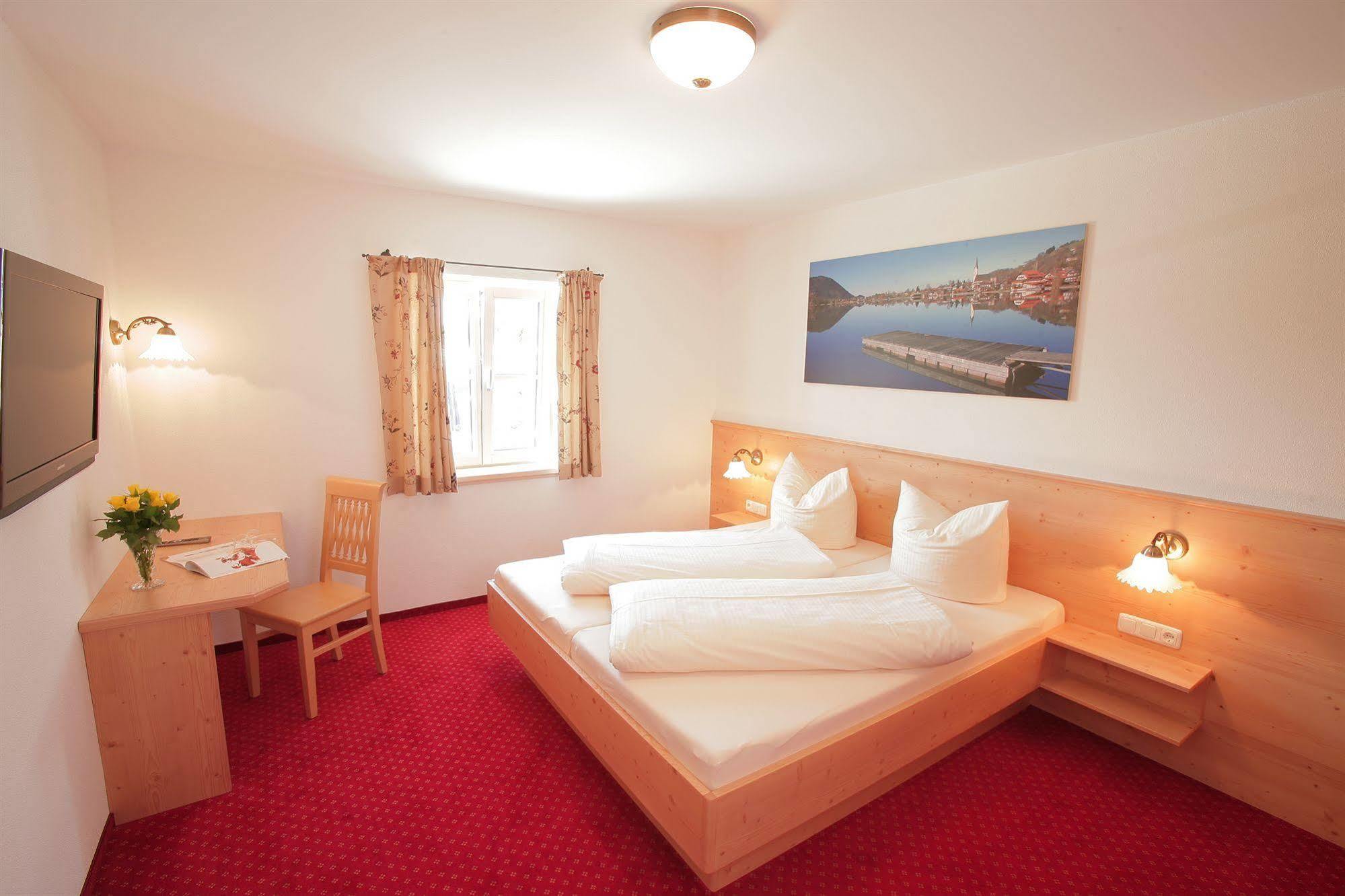Pension Schweizerhaus Garni Weyarn Exterior photo