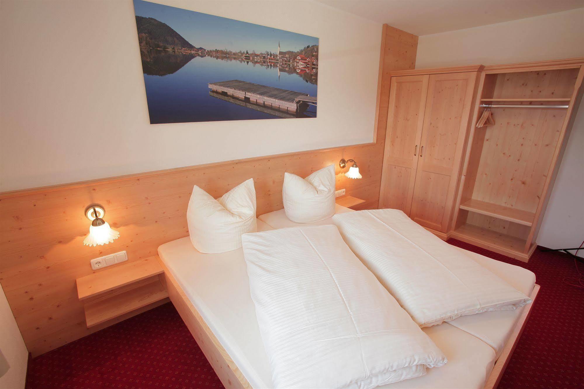 Pension Schweizerhaus Garni Weyarn Exterior photo