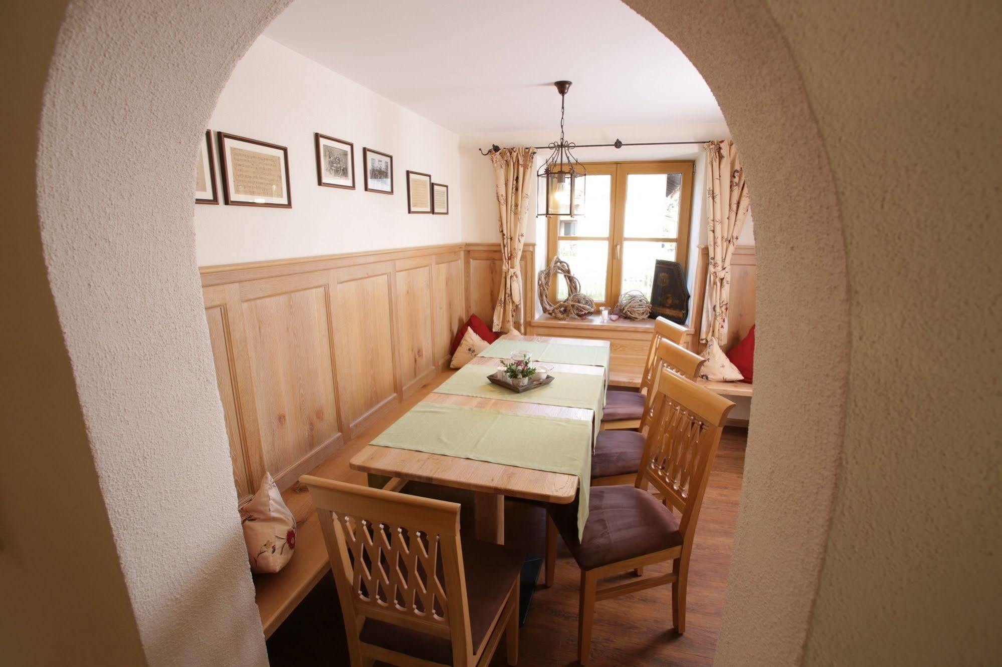 Pension Schweizerhaus Garni Weyarn Exterior photo