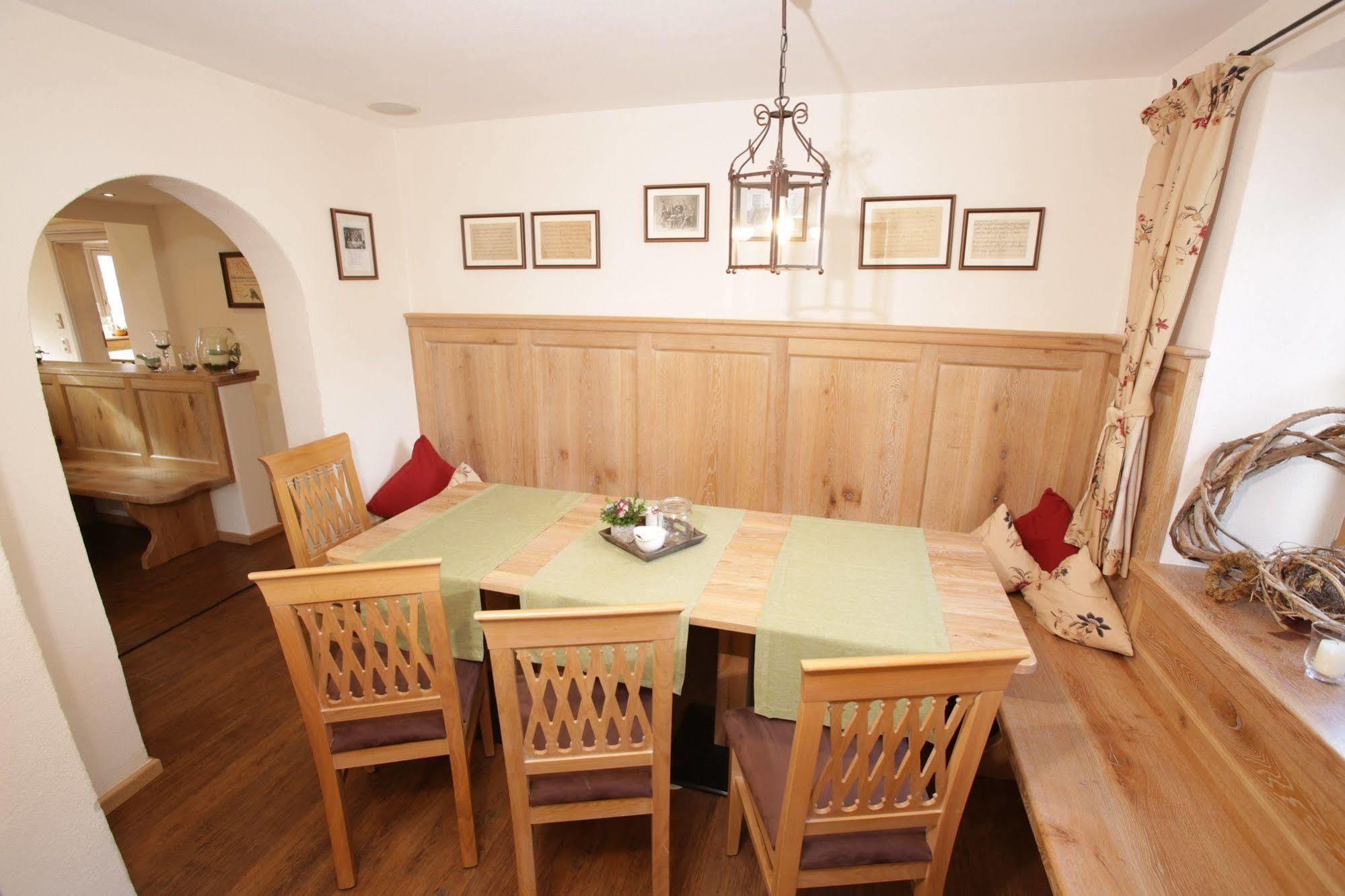 Pension Schweizerhaus Garni Weyarn Exterior photo