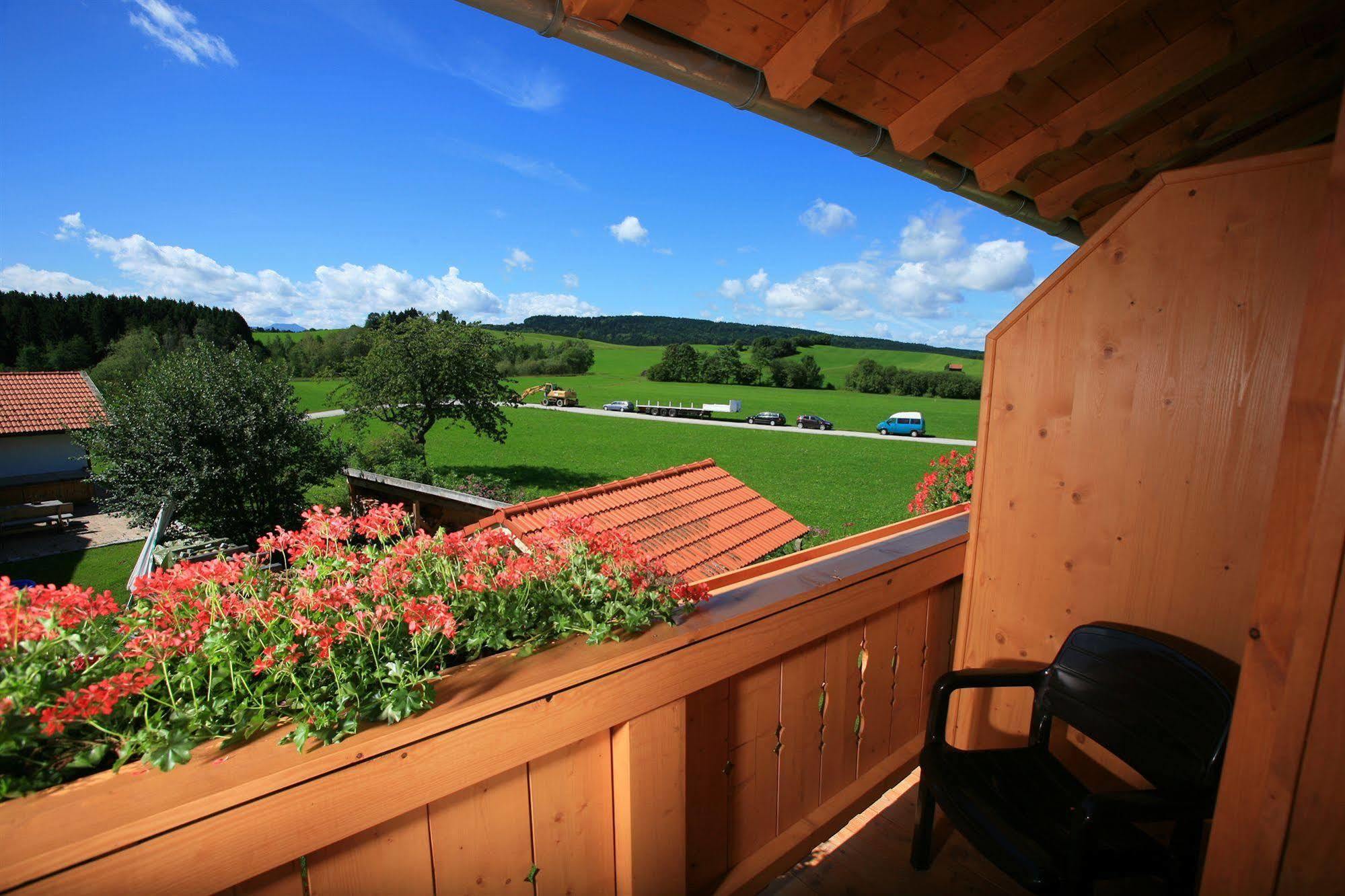 Pension Schweizerhaus Garni Weyarn Exterior photo
