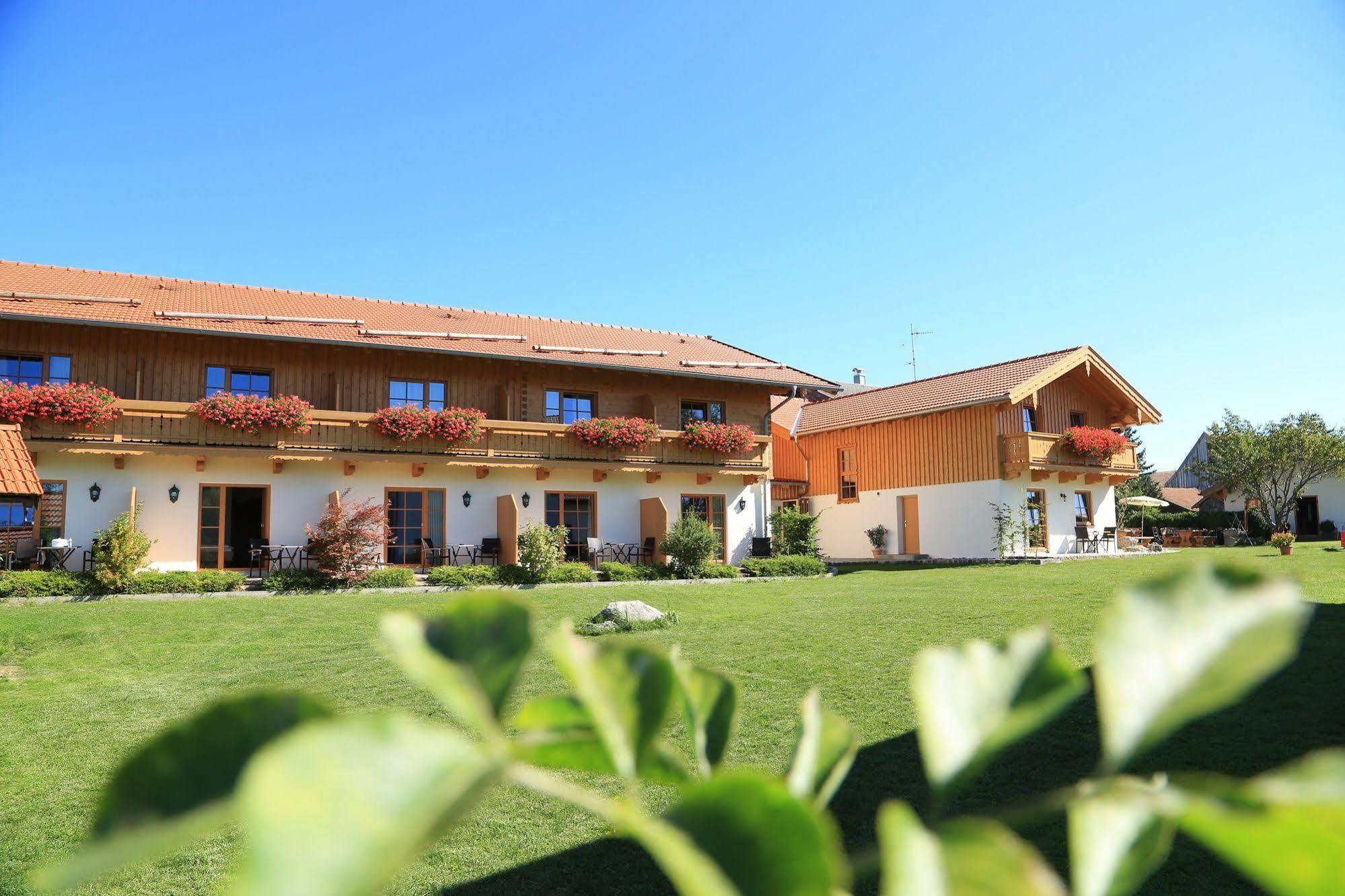 Pension Schweizerhaus Garni Weyarn Exterior photo